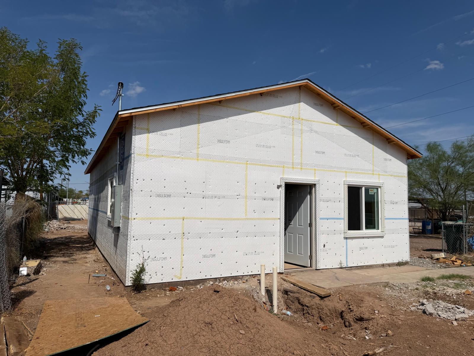 Entrada principal y acceso de la Main House 1300 sq ft en Phoenix, AZ