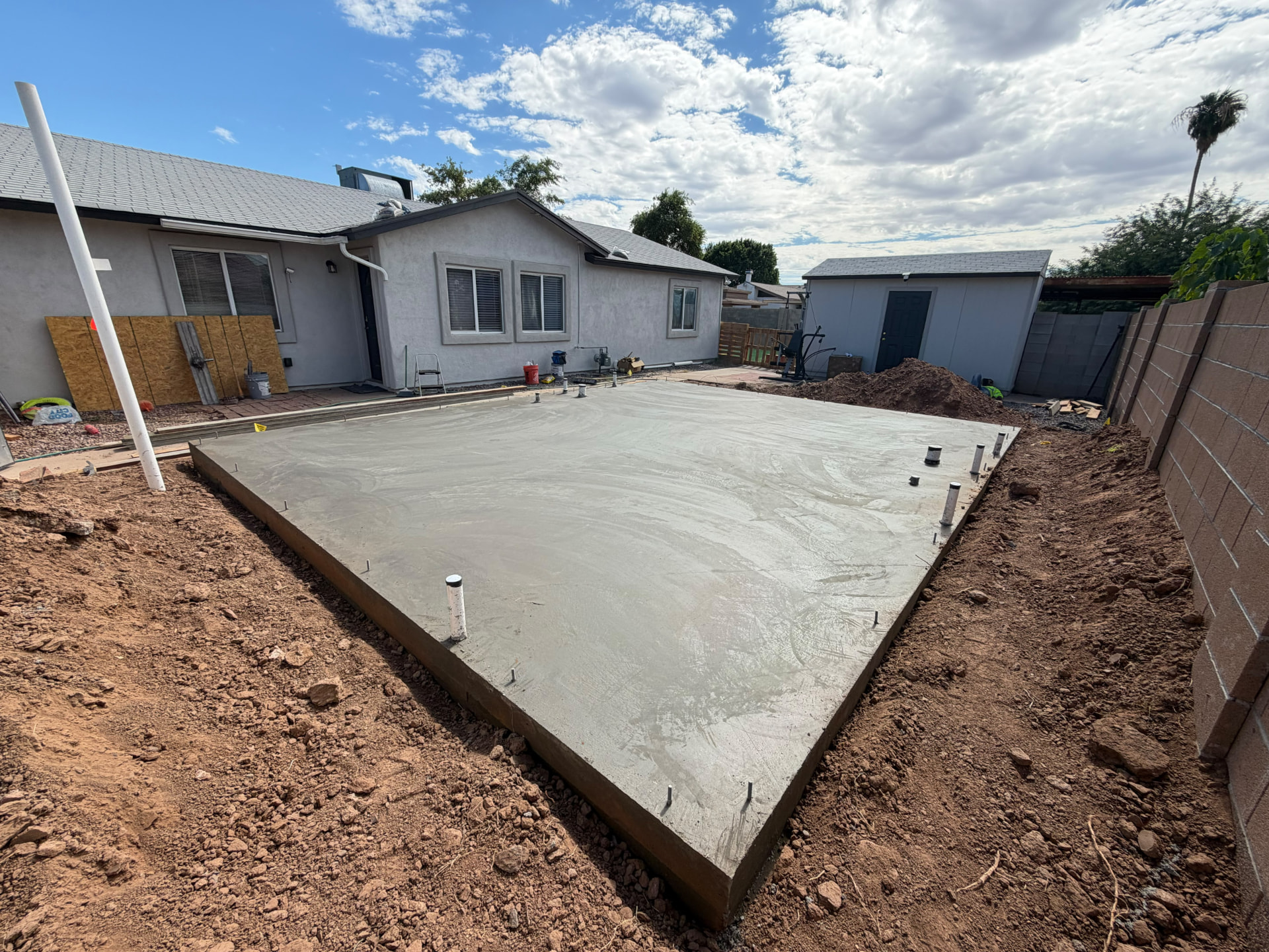 Losa de concreto de la ADU de 520 sq ft con pasantes de fontanería en East Phoenix
