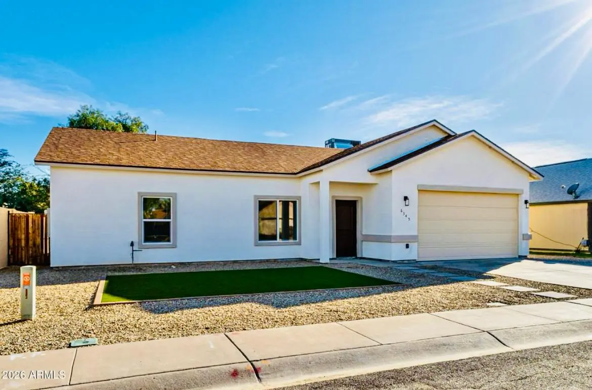 Fachada frontal entregada — Main House 1900 en Glendale, AZ