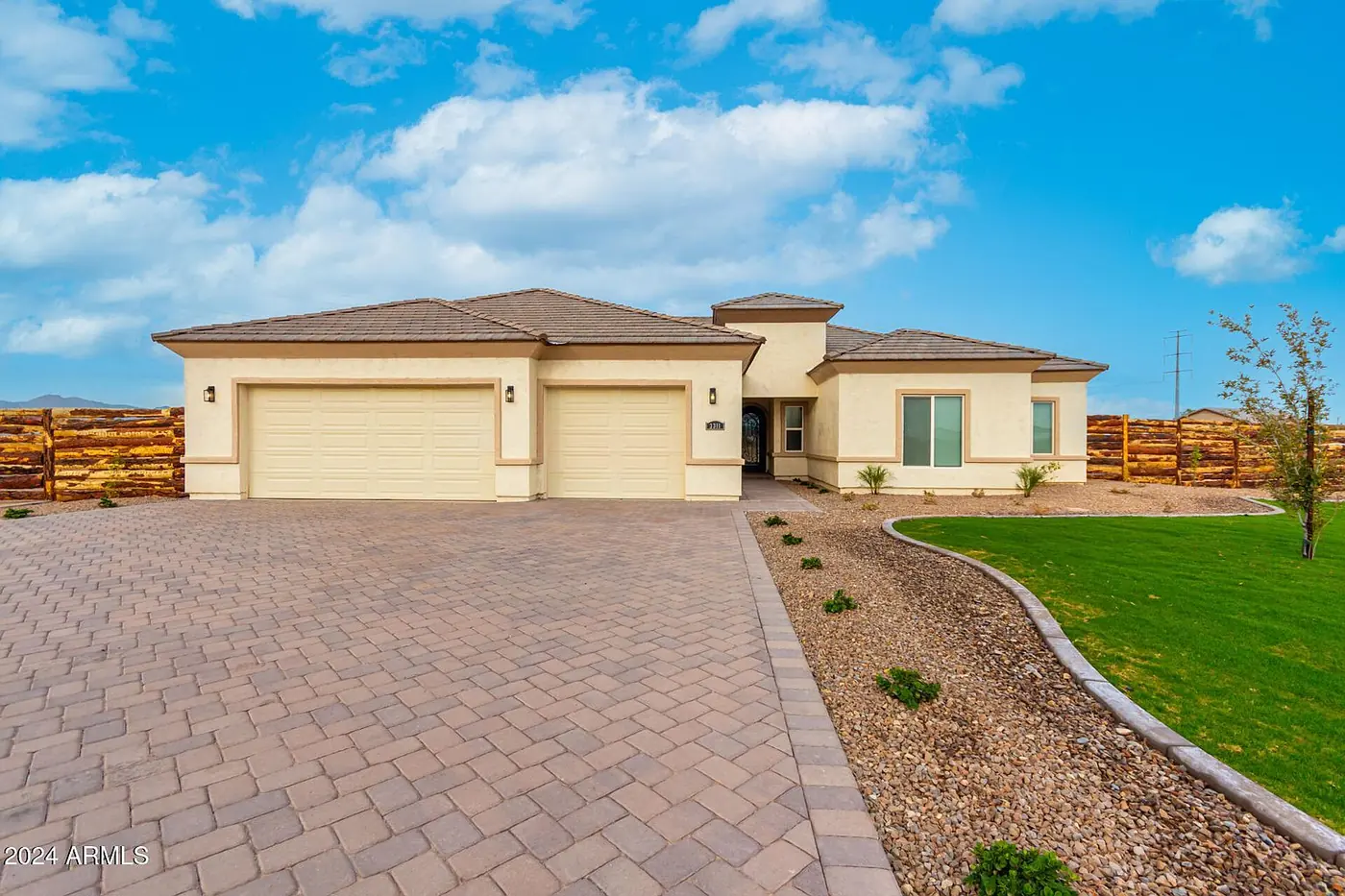 Fachada final entregada — Hacienda en Buckeye, AZ