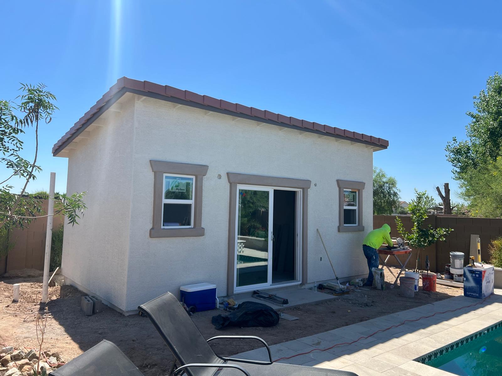 Pool Lounge con stucco terminado y vista a la alberca — Queen Creek, AZ