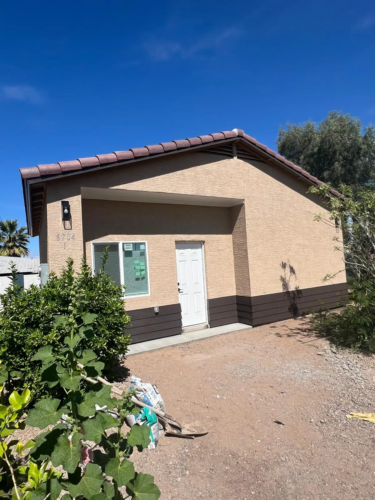Fachada final entregada — ADU casita 640 sq ft en Glendale, AZ